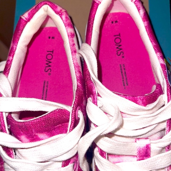 Brand New in Box!!! TOMS Sneakers Alex Women - Fuchsia Rose Batik Canvas Size 8 - Picture 5 of 5